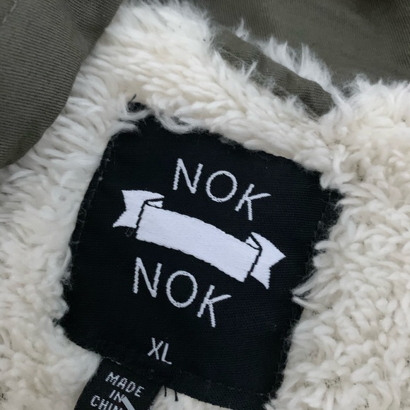 Army Green Vest - Picture 3 of 3